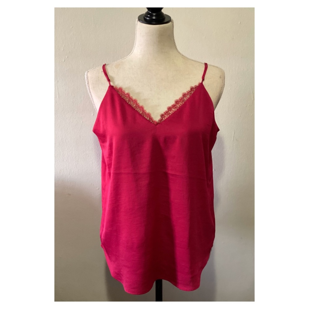 🌹 Express Lace Neck Downtown Cami 🌹